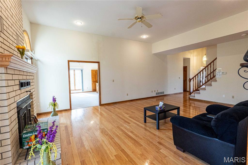 900 Country Lane