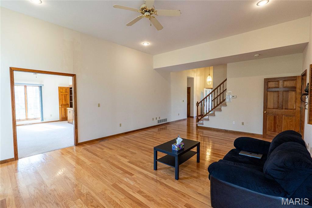 900 Country Lane