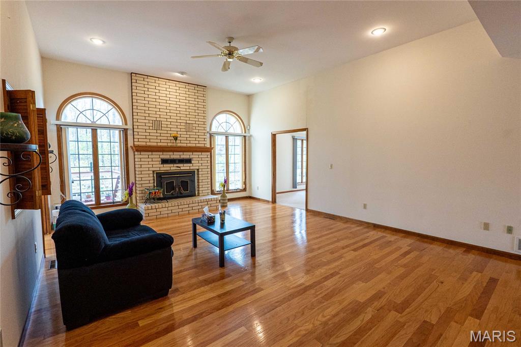 900 Country Lane