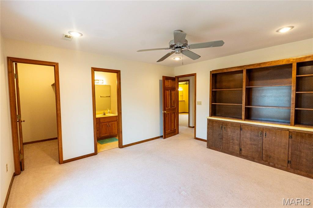 900 Country Lane