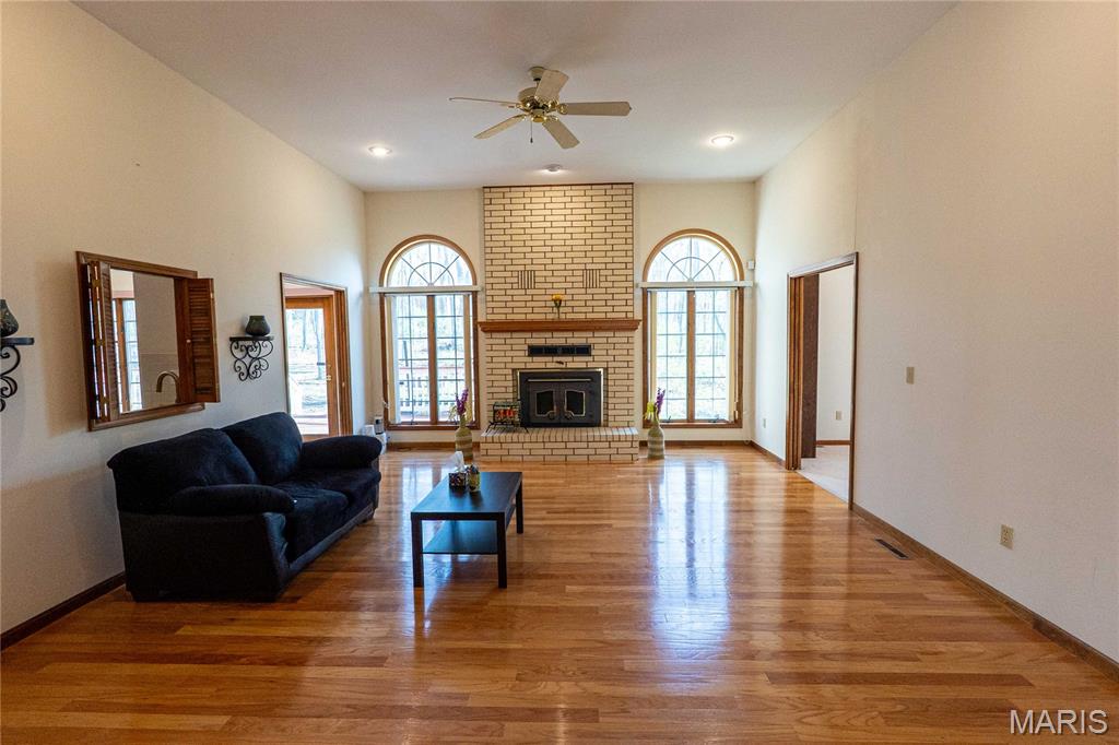 900 Country Lane