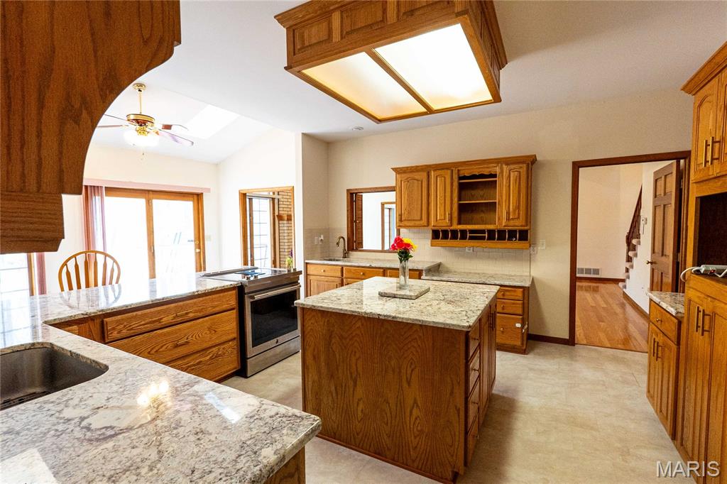 900 Country Lane