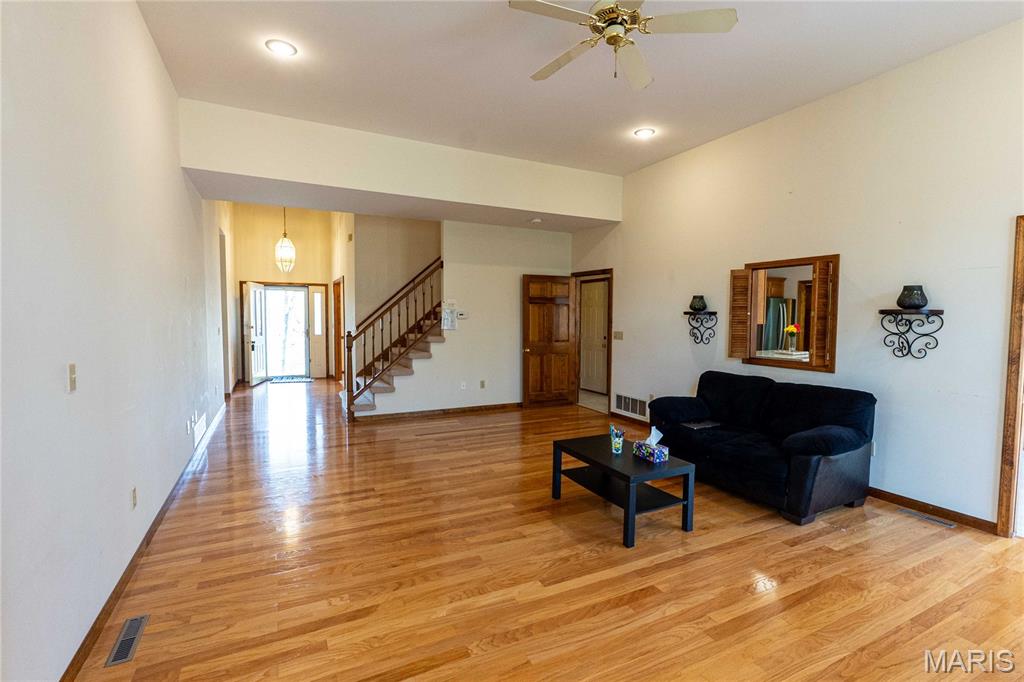 900 Country Lane
