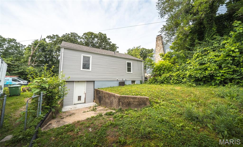 707 E 5th Street