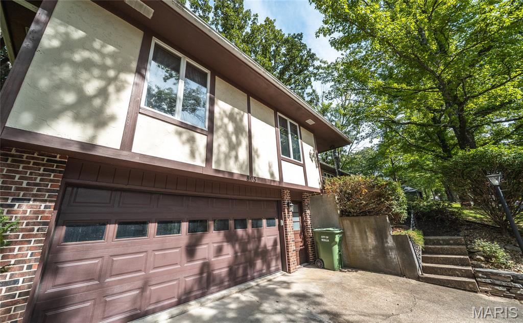 805 Cedar Hill Court