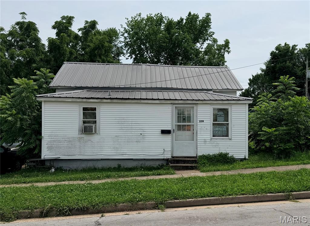 109 W 3rd Street