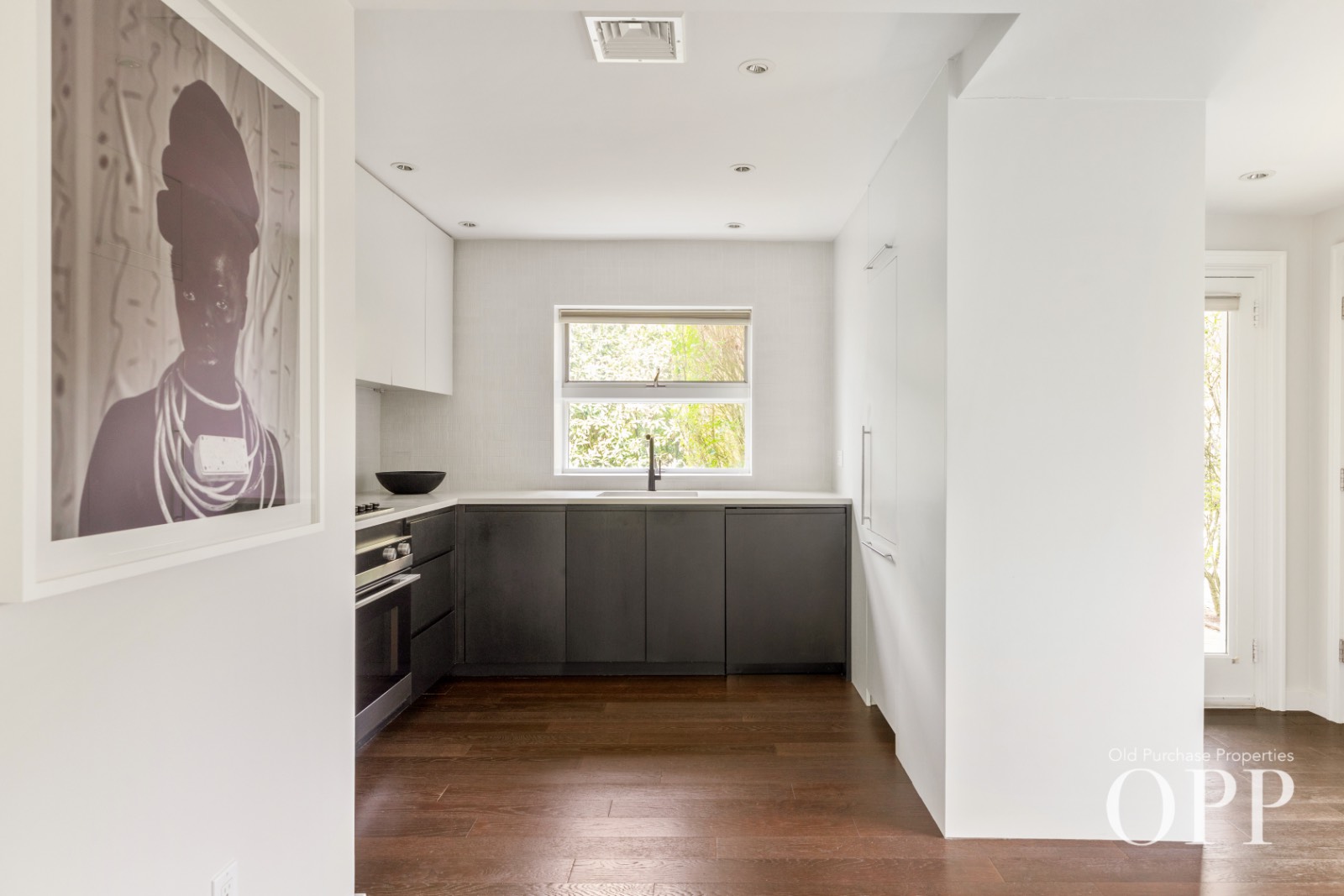 10 BROOKSIDE AVENUE