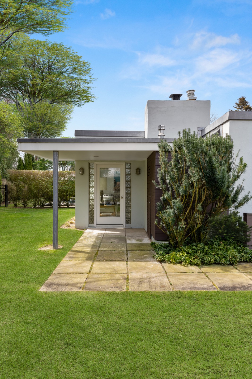 10 BROOKSIDE AVENUE