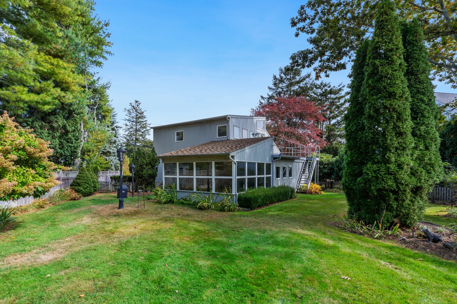 10 BROADVIEW AVENUE