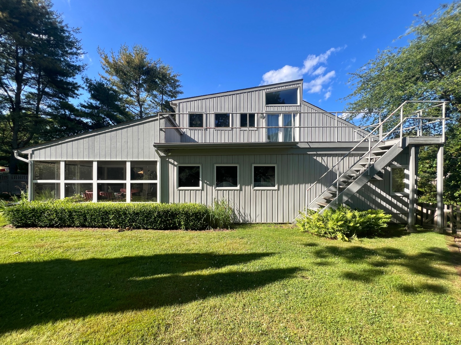 10 BROADVIEW AVENUE