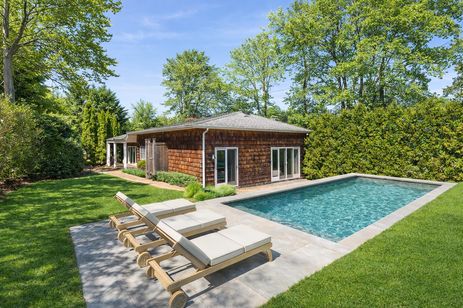 2 BROOKSIDE AVENUE