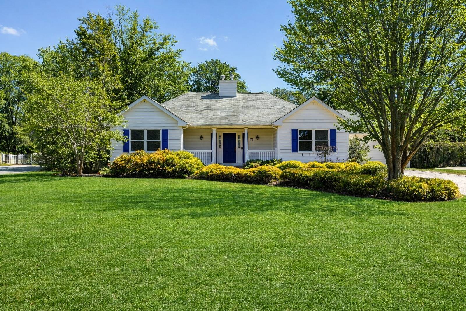 11 BREWSTER LANE