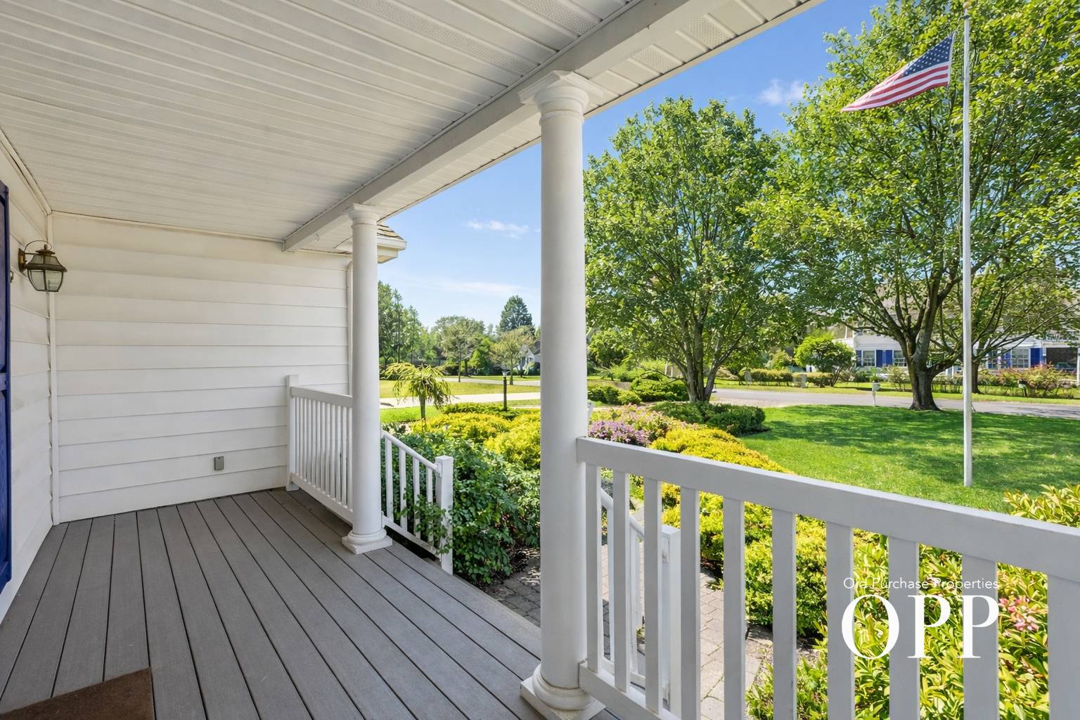 11 BREWSTER LANE