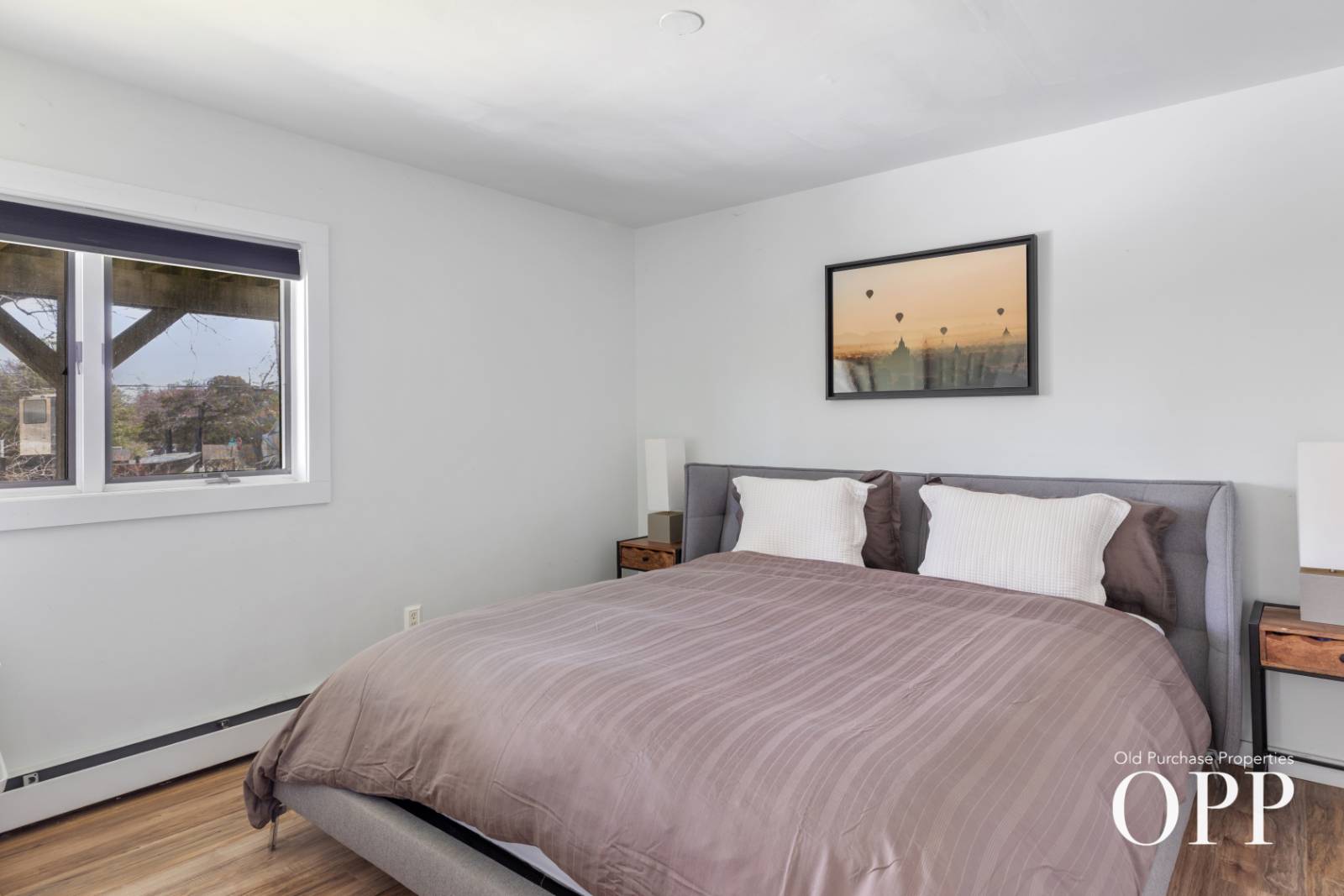 LIGHT-FILLED LIVING IN THE HAMLET