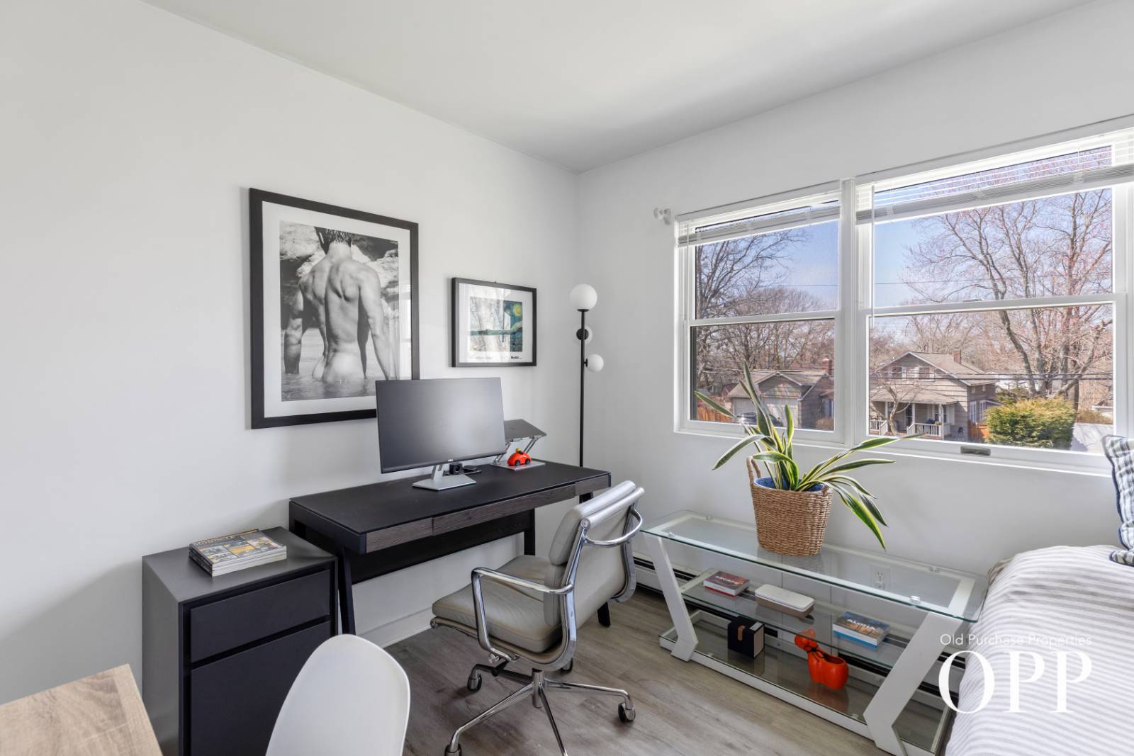 LIGHT-FILLED LIVING IN THE HAMLET