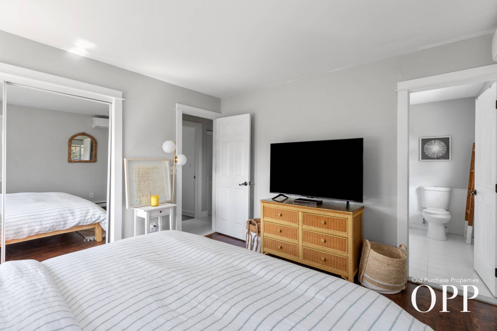 LIGHT-FILLED LIVING IN THE HAMLET