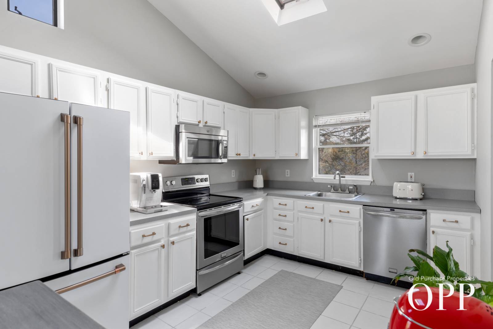 LIGHT-FILLED LIVING IN THE HAMLET