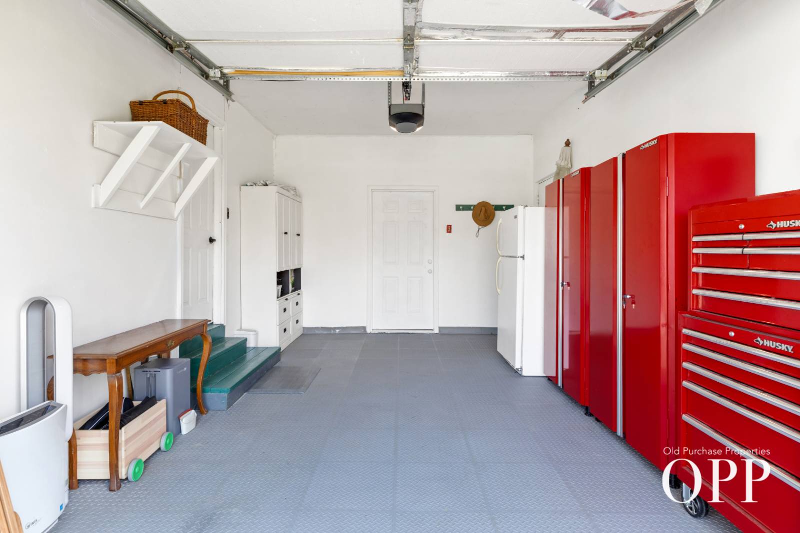 LIGHT-FILLED LIVING IN THE HAMLET