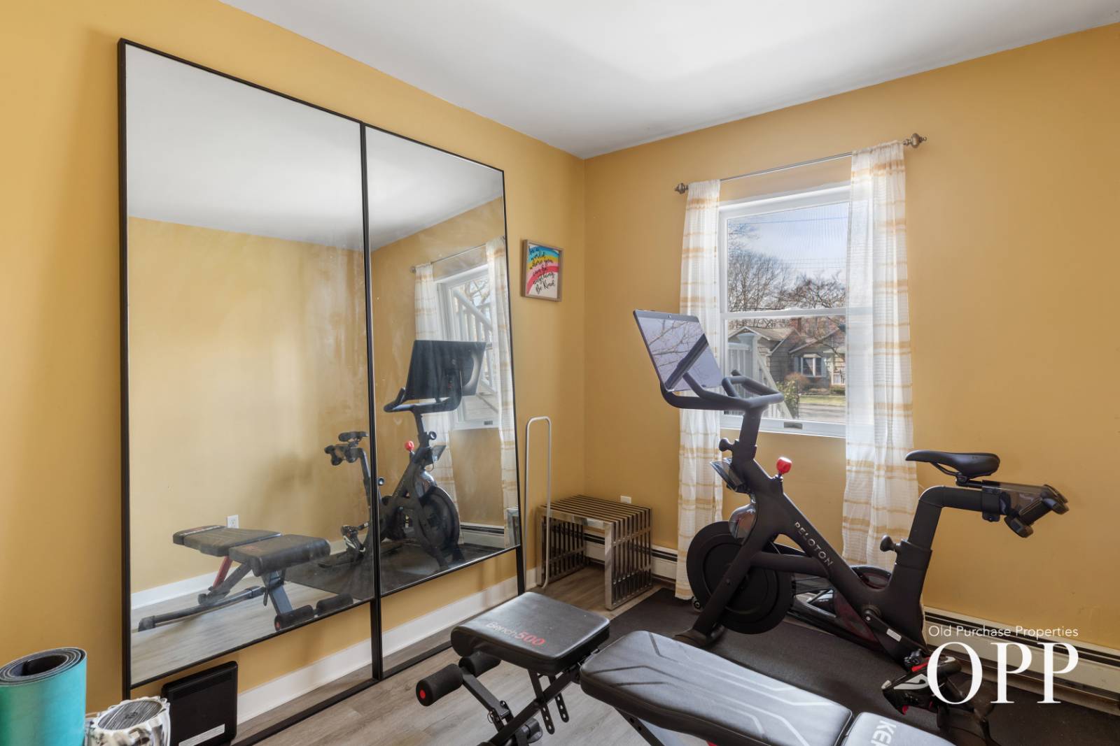 LIGHT-FILLED LIVING IN THE HAMLET