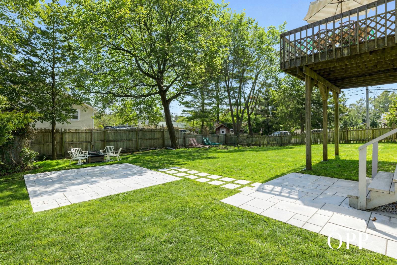 LIGHT-FILLED LIVING IN THE HAMLET