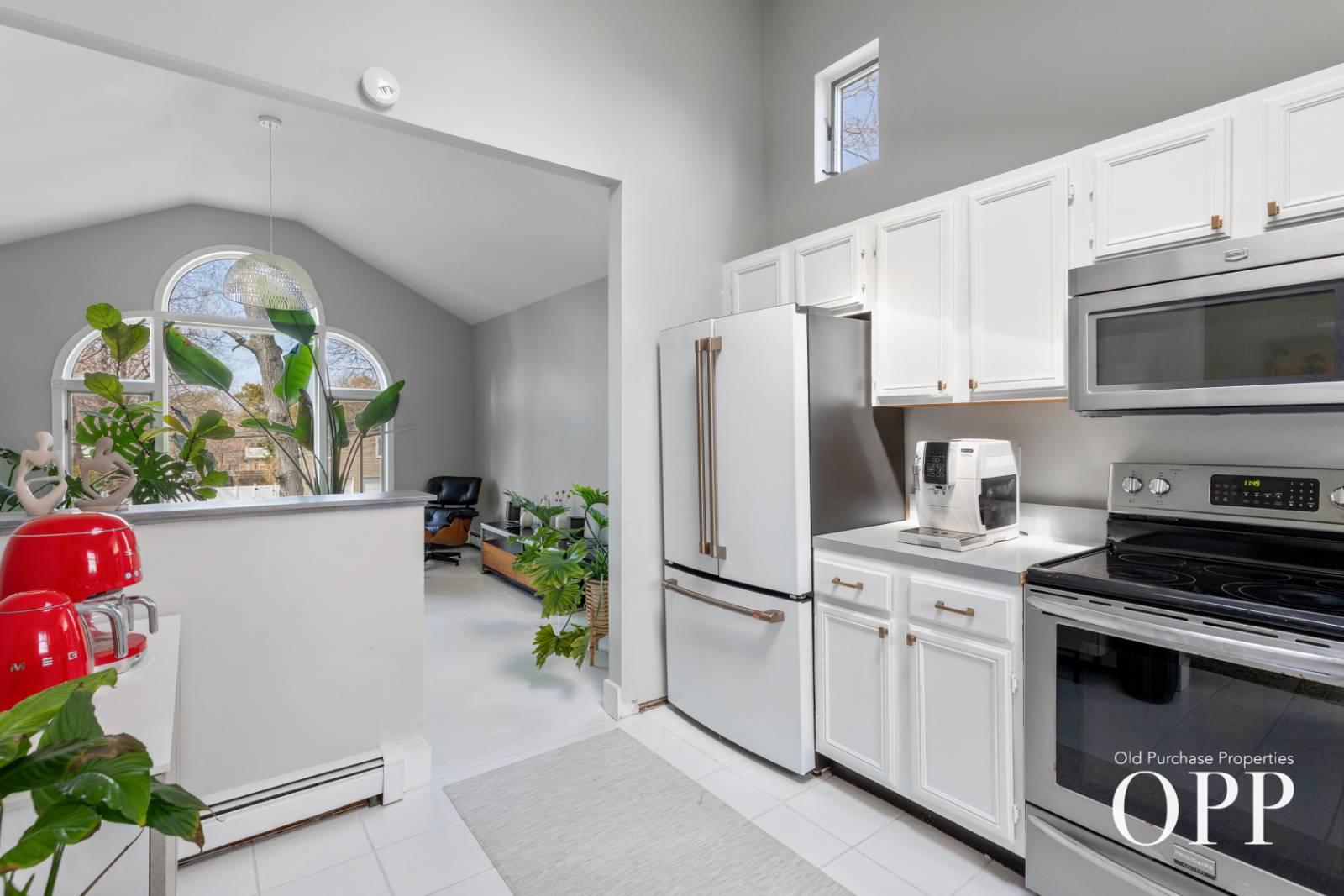 LIGHT-FILLED LIVING IN THE HAMLET