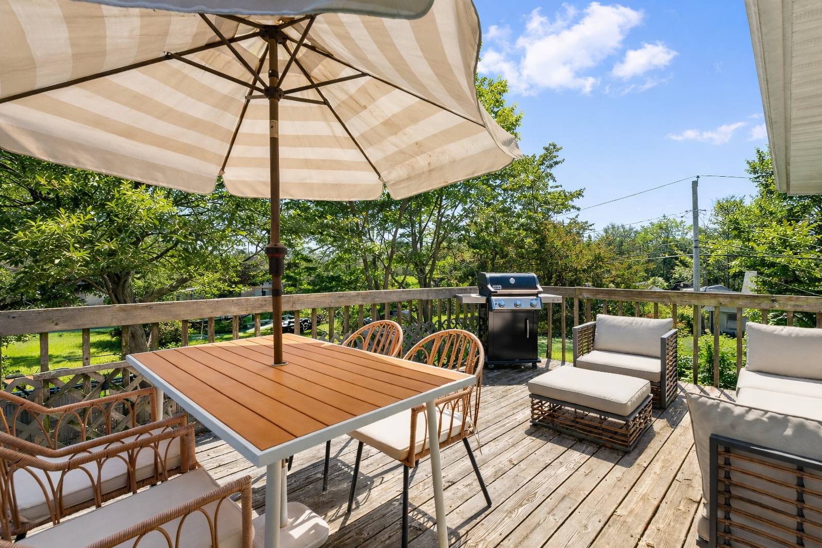 LIGHT-FILLED LIVING IN THE HAMLET