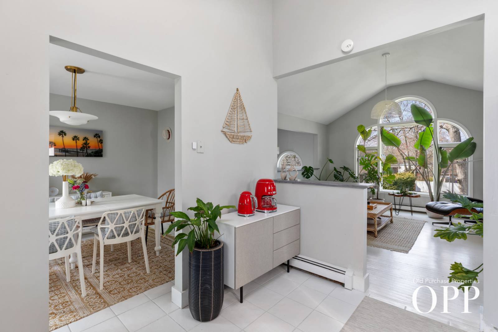 LIGHT-FILLED LIVING IN THE HAMLET