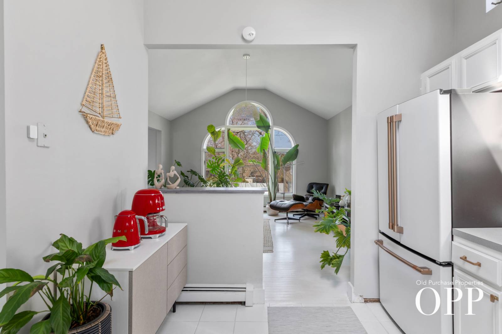 LIGHT-FILLED LIVING IN THE HAMLET