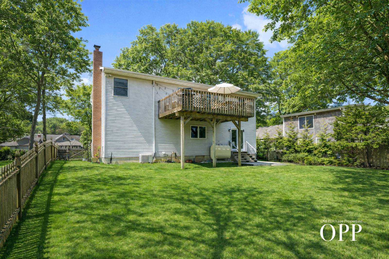 LIGHT-FILLED LIVING IN THE HAMLET