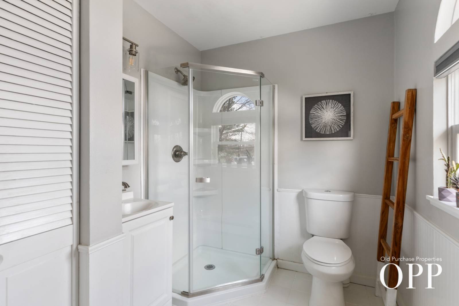 LIGHT-FILLED LIVING IN THE HAMLET