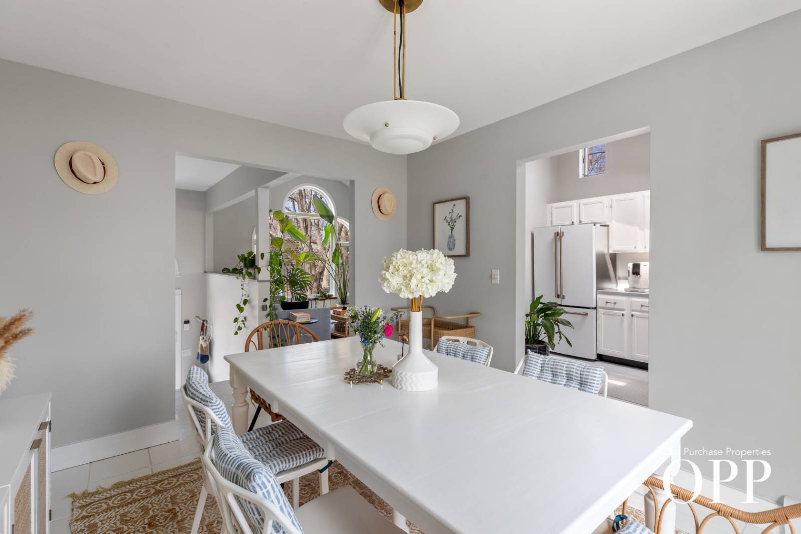 LIGHT-FILLED LIVING IN THE HAMLET