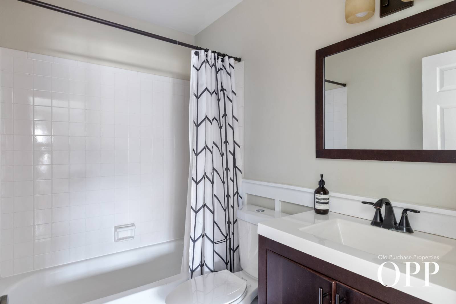 LIGHT-FILLED LIVING IN THE HAMLET