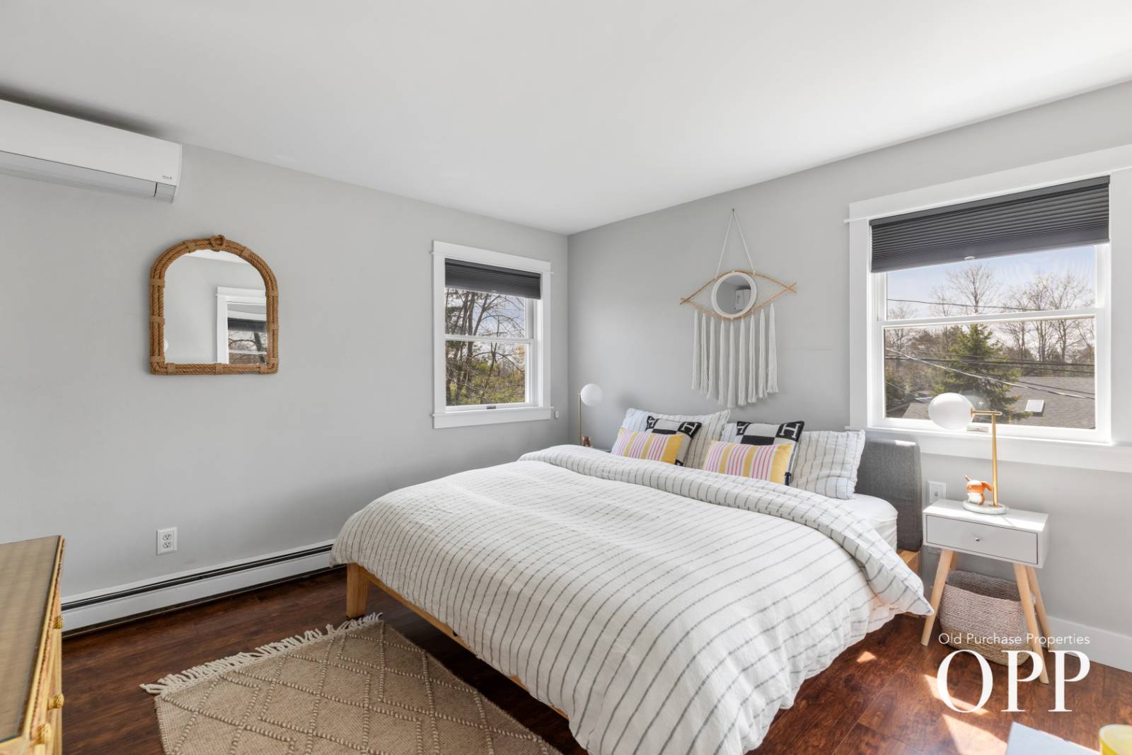 LIGHT-FILLED LIVING IN THE HAMLET