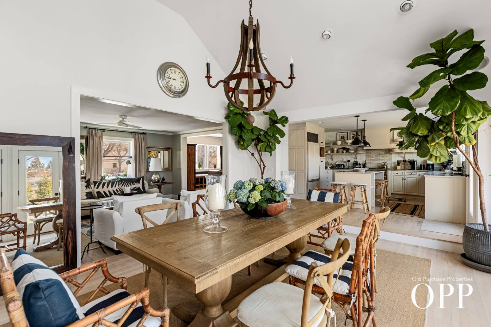 4 North Howells Point Road