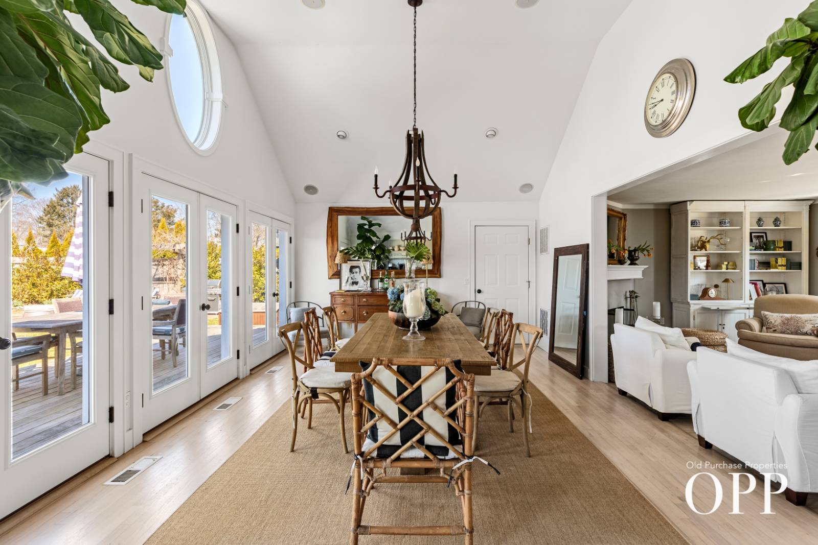 4 North Howells Point Road