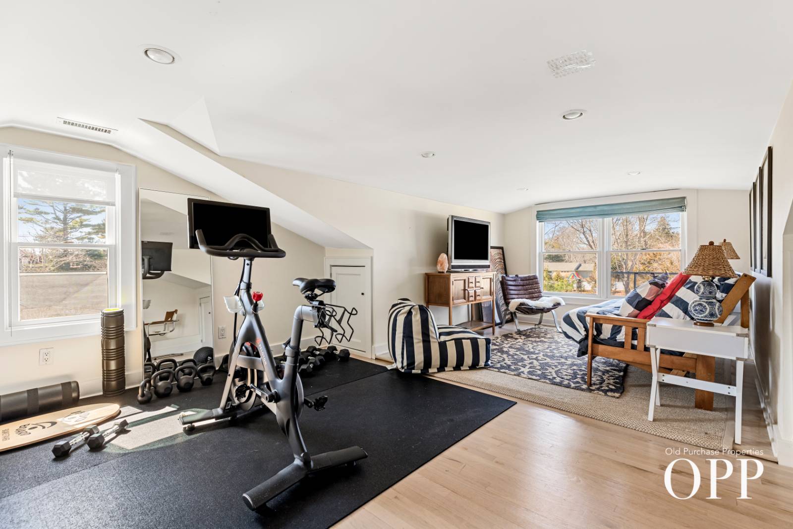 4 North Howells Point Road