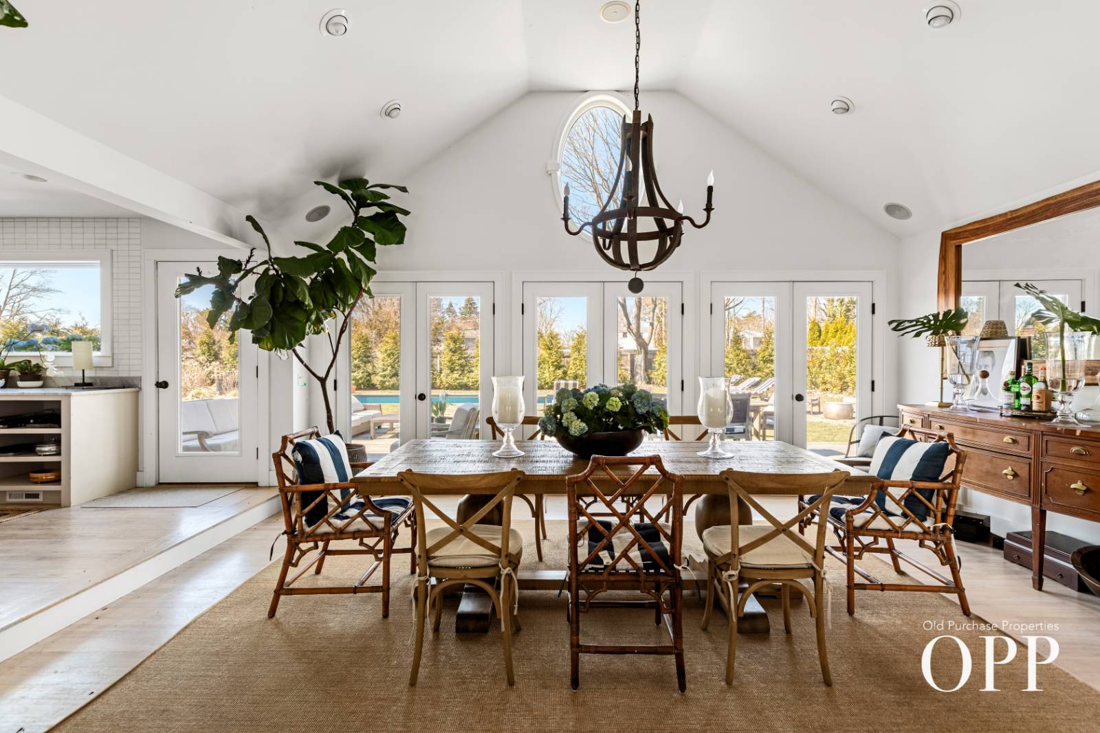 4 North Howells Point Road