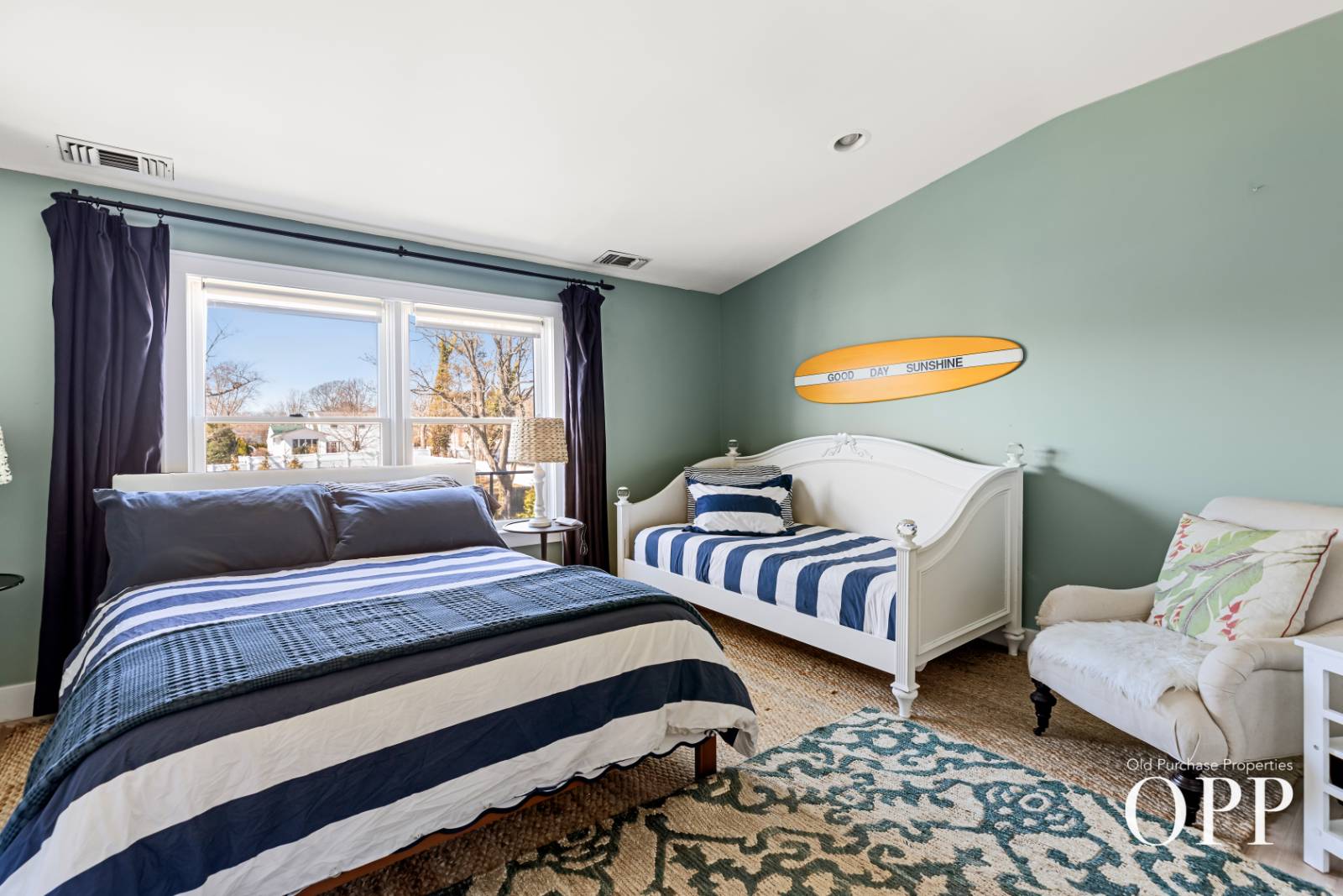 4 North Howells Point Road