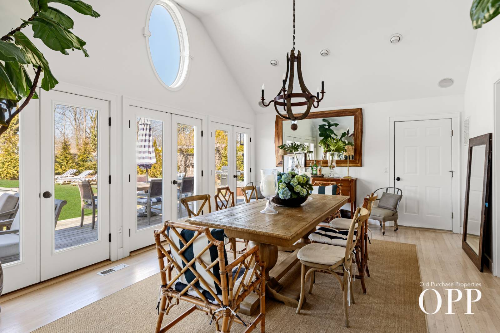 4 North Howells Point Road