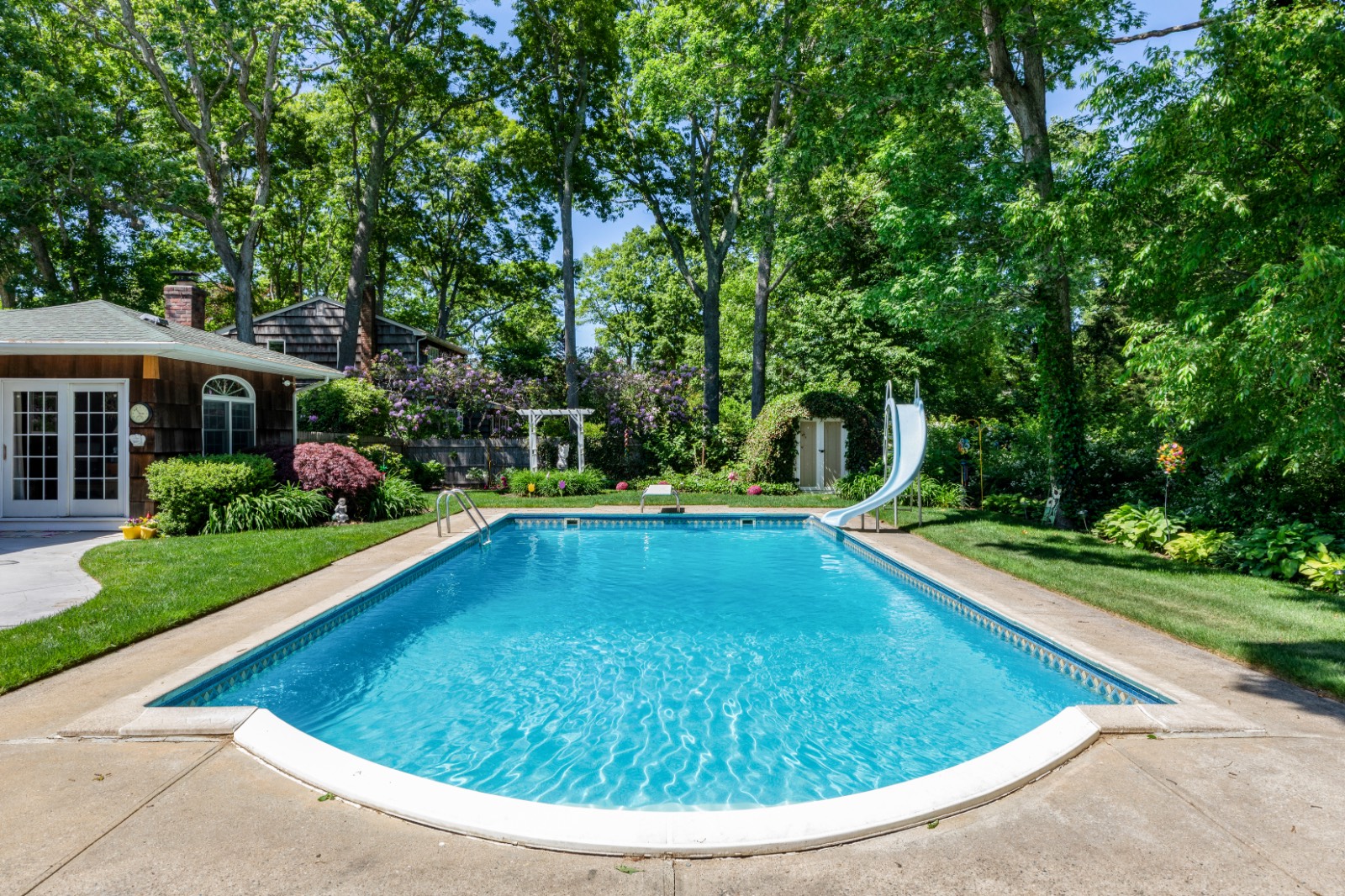 69 COLONIAL LANE