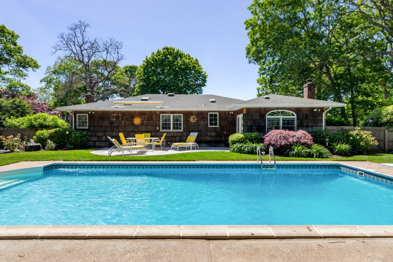 69 COLONIAL LANE