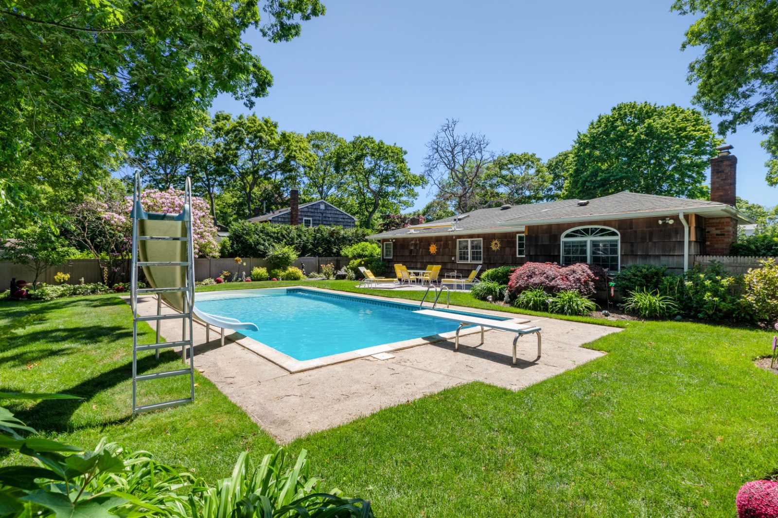 69 COLONIAL LANE