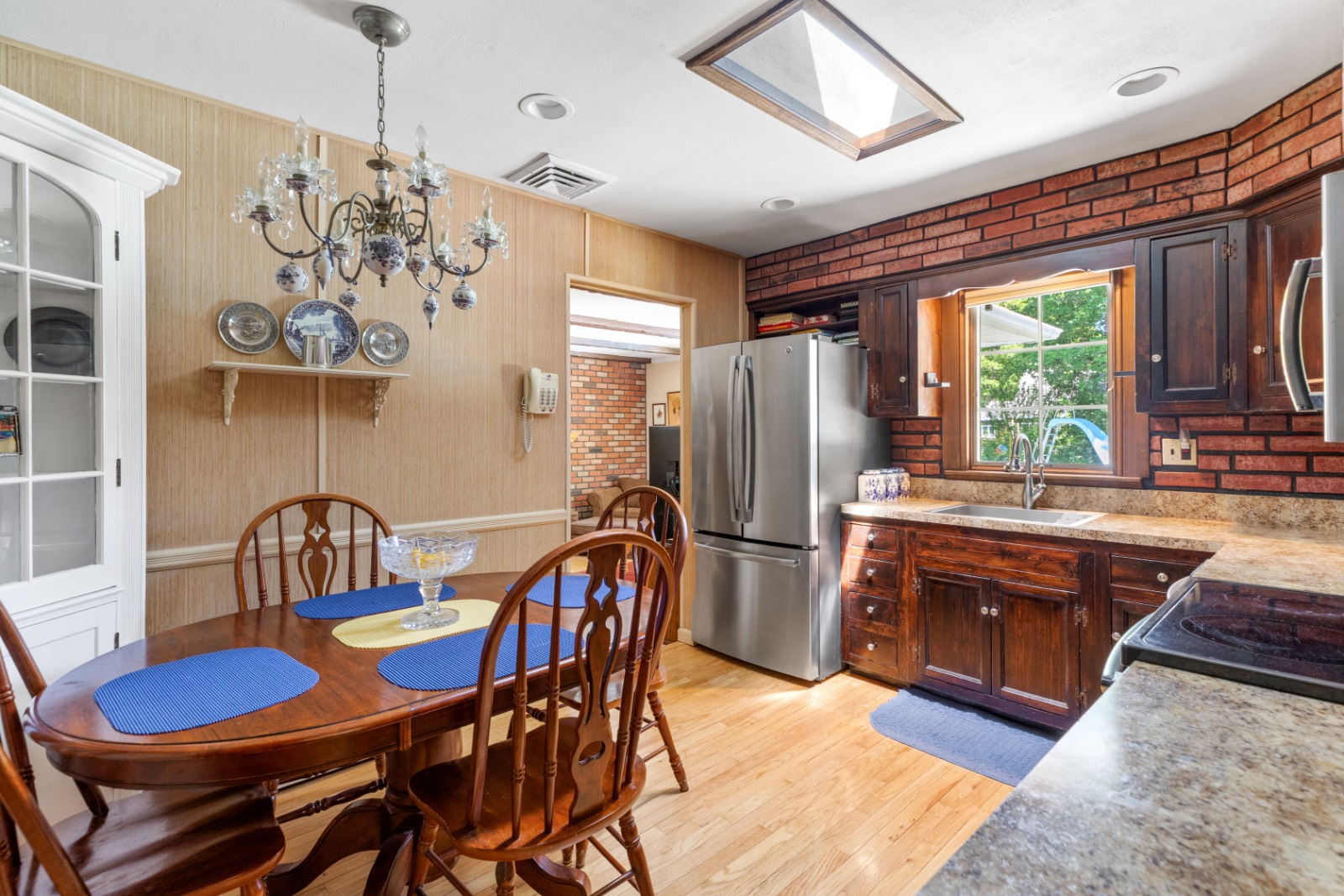 69 COLONIAL LANE