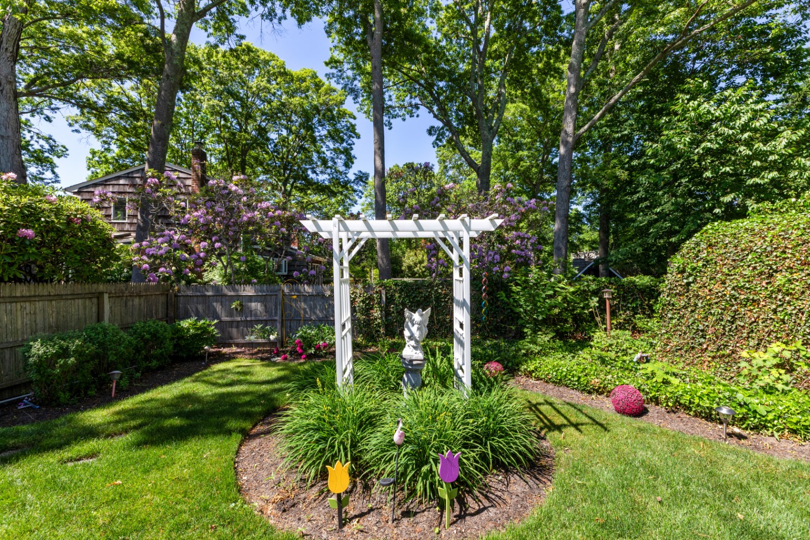 69 COLONIAL LANE