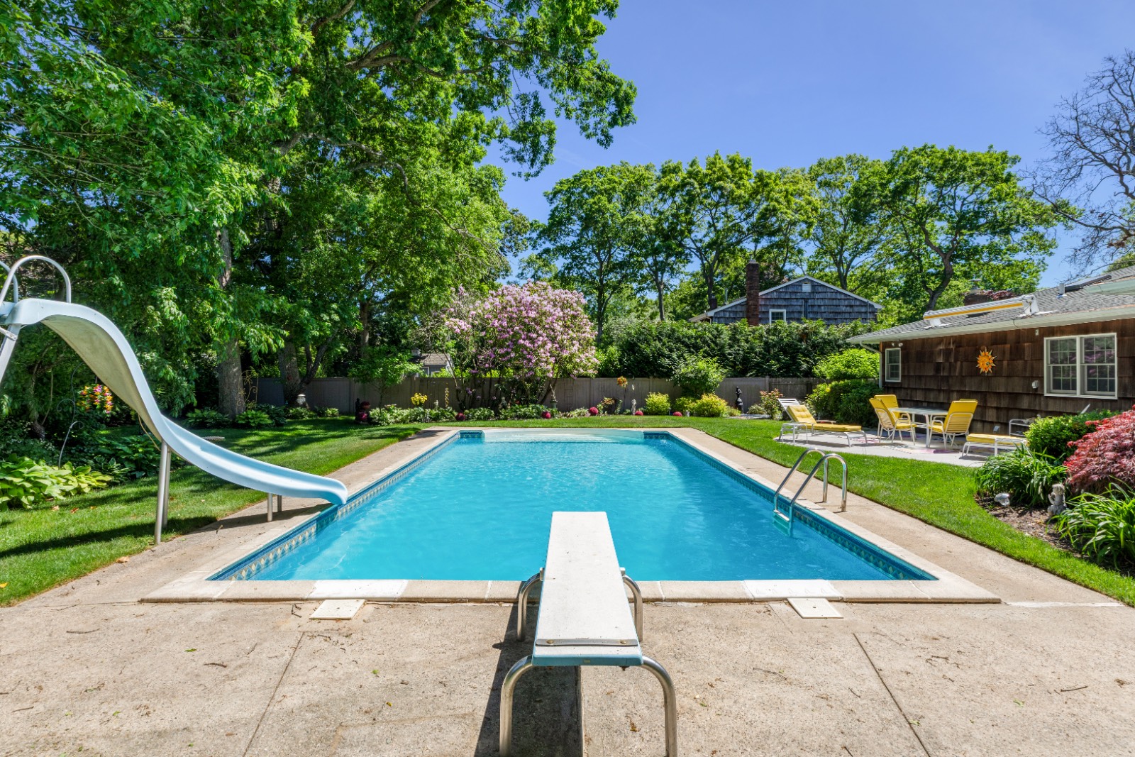 69 COLONIAL LANE