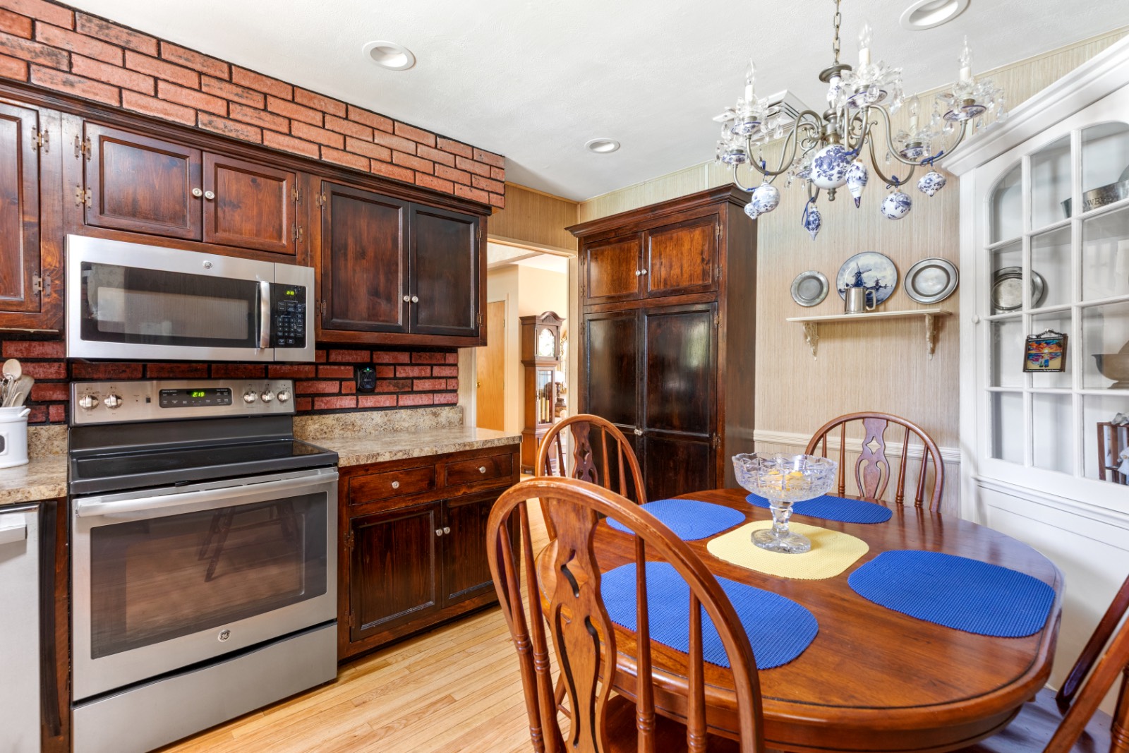 69 COLONIAL LANE