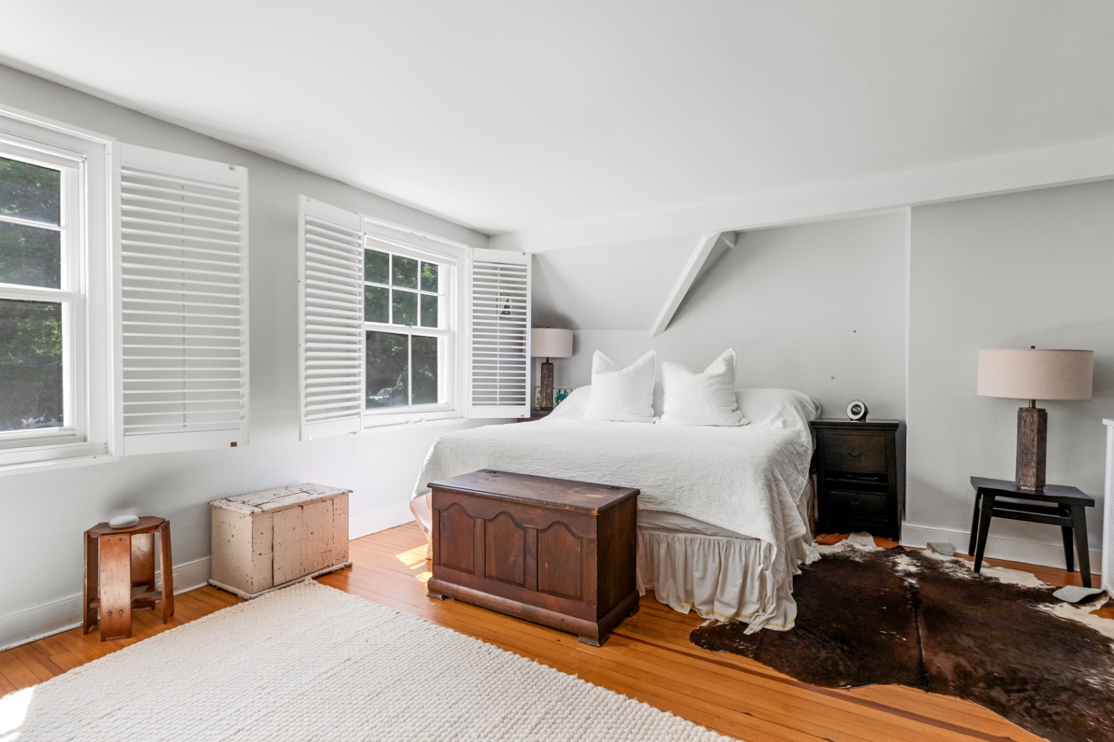 37 BELLPORT LANE