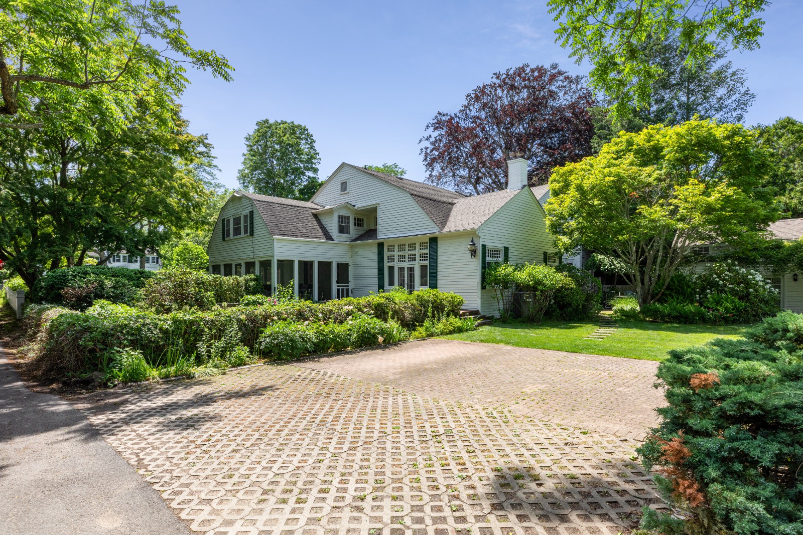 37 BELLPORT LANE