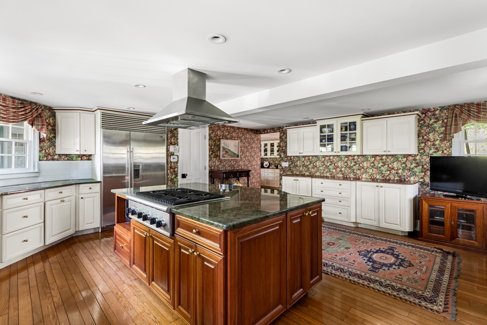 37 BELLPORT LANE