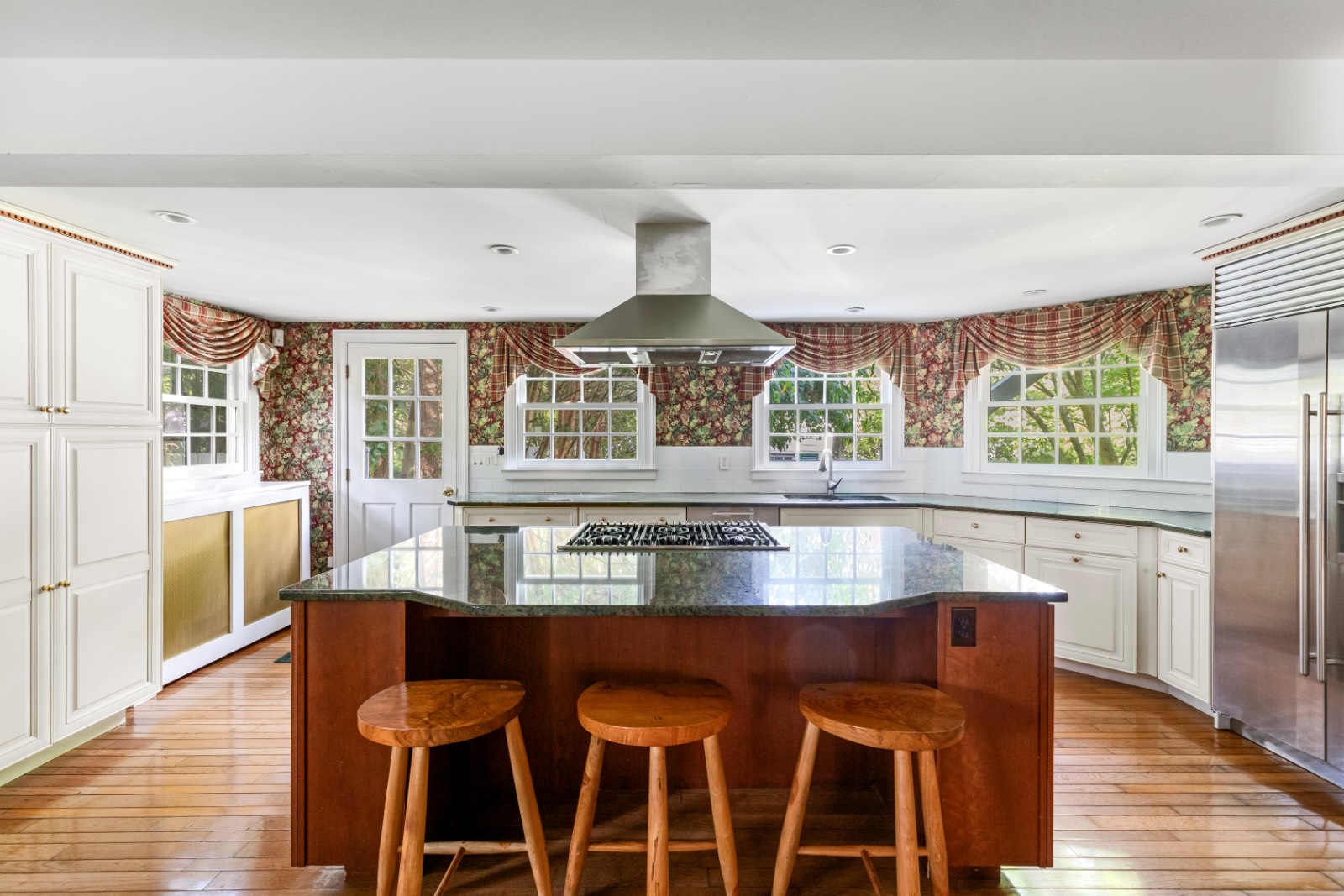 37 BELLPORT LANE